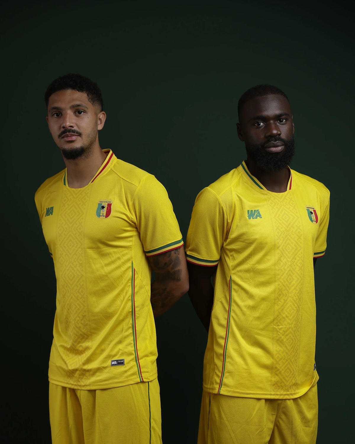 Maillot extérieur Mali 2026 porté par deux joueurs