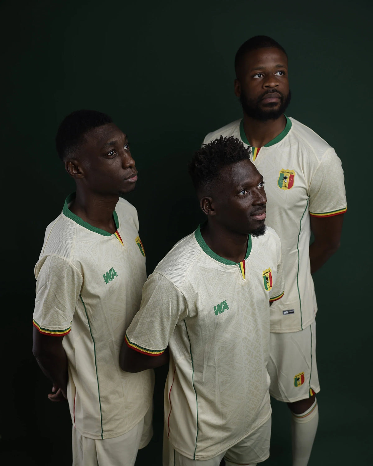 Trois joueurs en maillot domicile Mali 2026