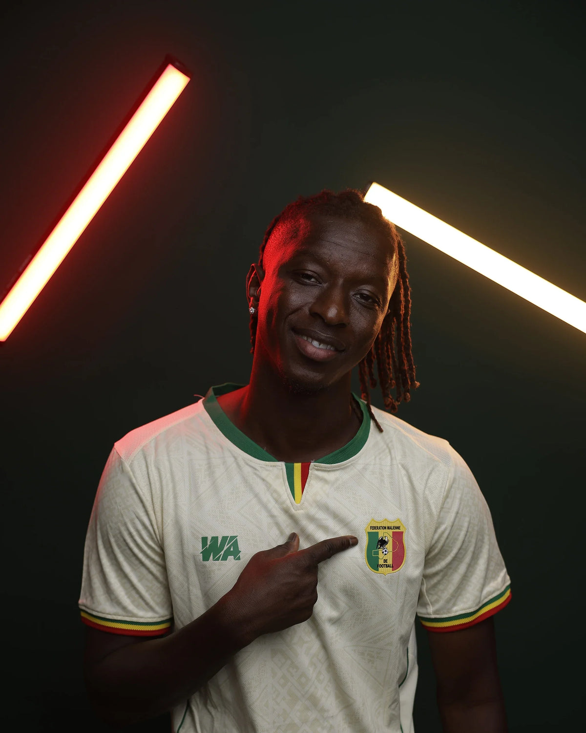 Maillot domicile Mali 2026 en lumière néon